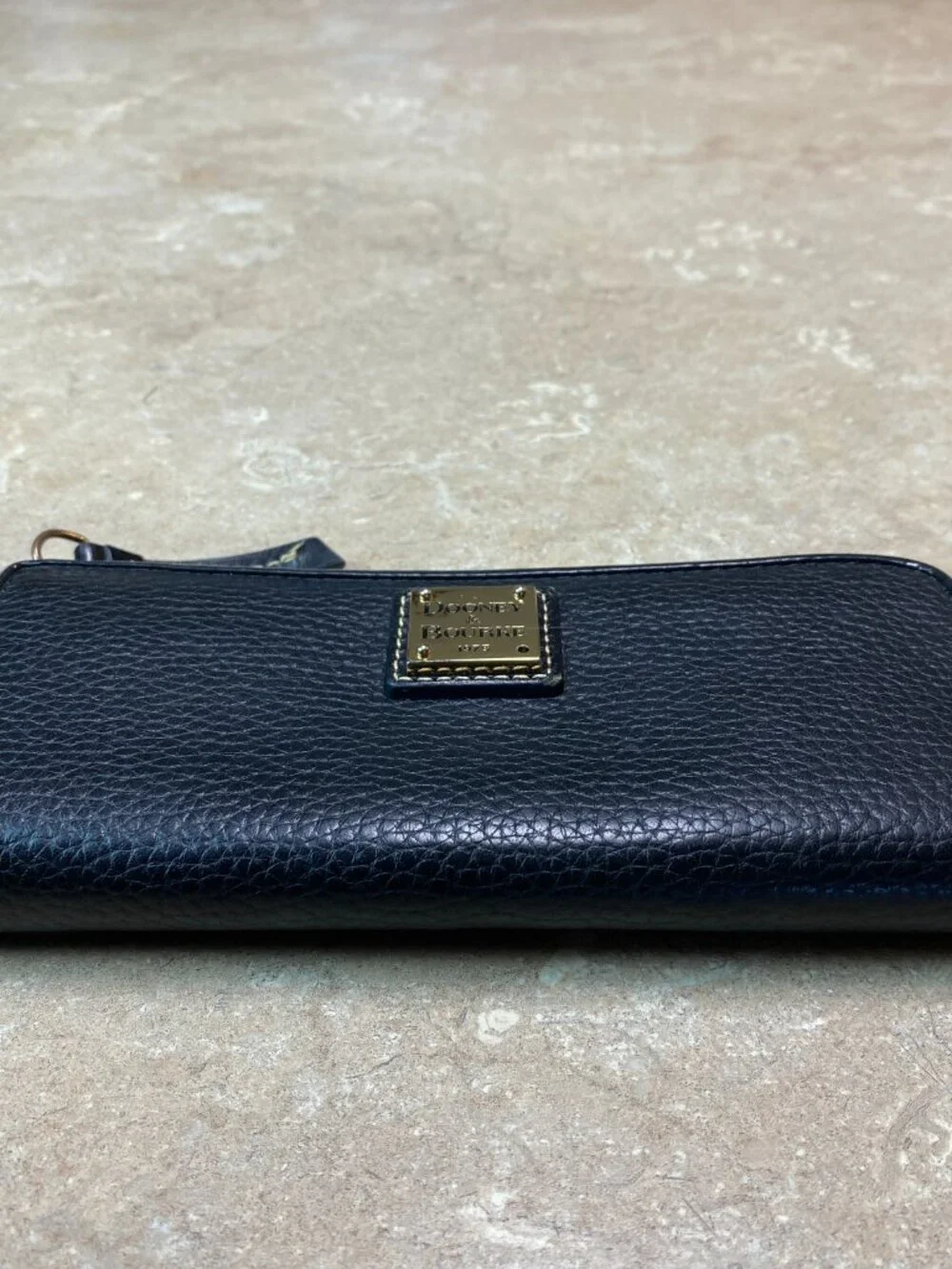 Dooney & Bourke like new